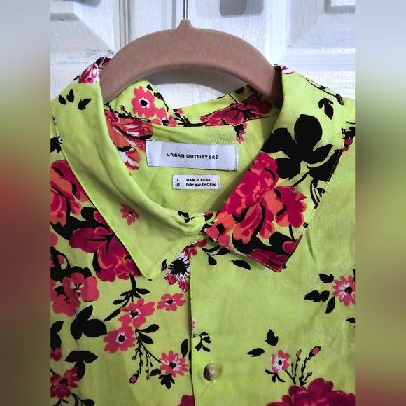 Urban Outfitters Size L Lime Green Floral Shirt - Picture 2 of 3